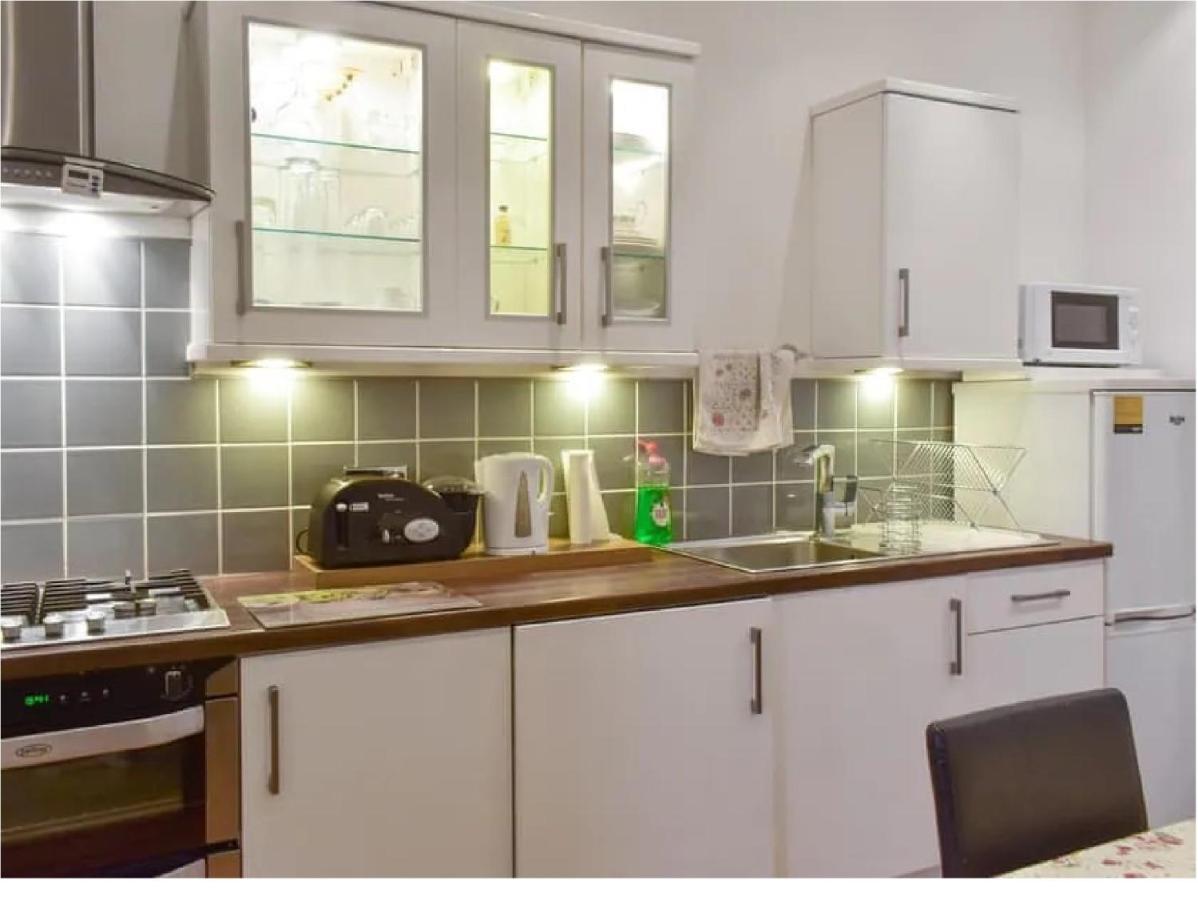 1 Bed In The Outskirts Of Edinburgh, Free Wifi & Street Parking, Self-Catering Apartamento Broxburn Exterior foto