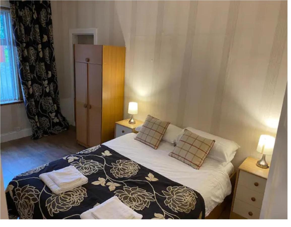 1 Bed In The Outskirts Of Edinburgh, Free Wifi & Street Parking, Self-Catering Apartamento Broxburn Exterior foto