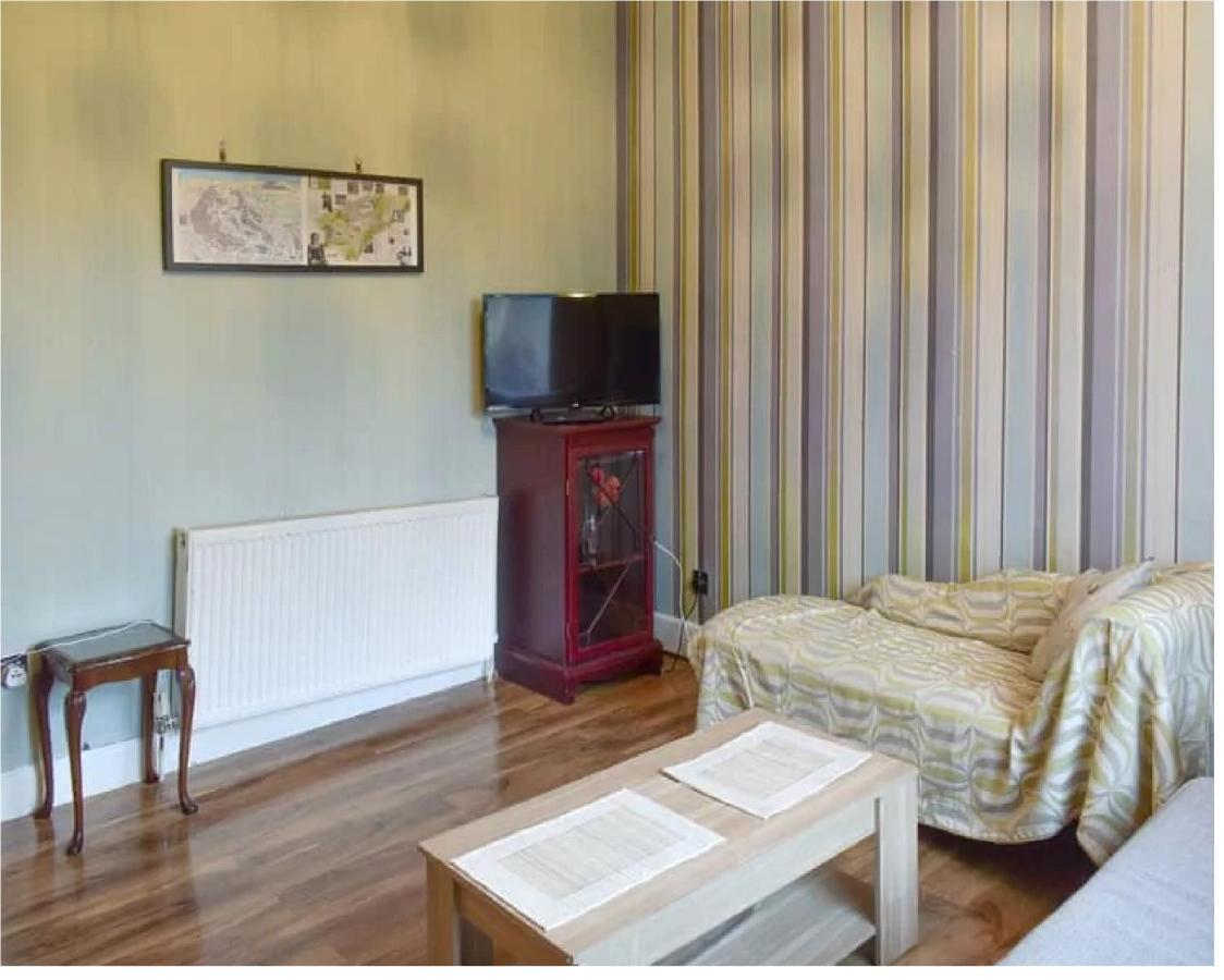 1 Bed In The Outskirts Of Edinburgh, Free Wifi & Street Parking, Self-Catering Apartamento Broxburn Exterior foto