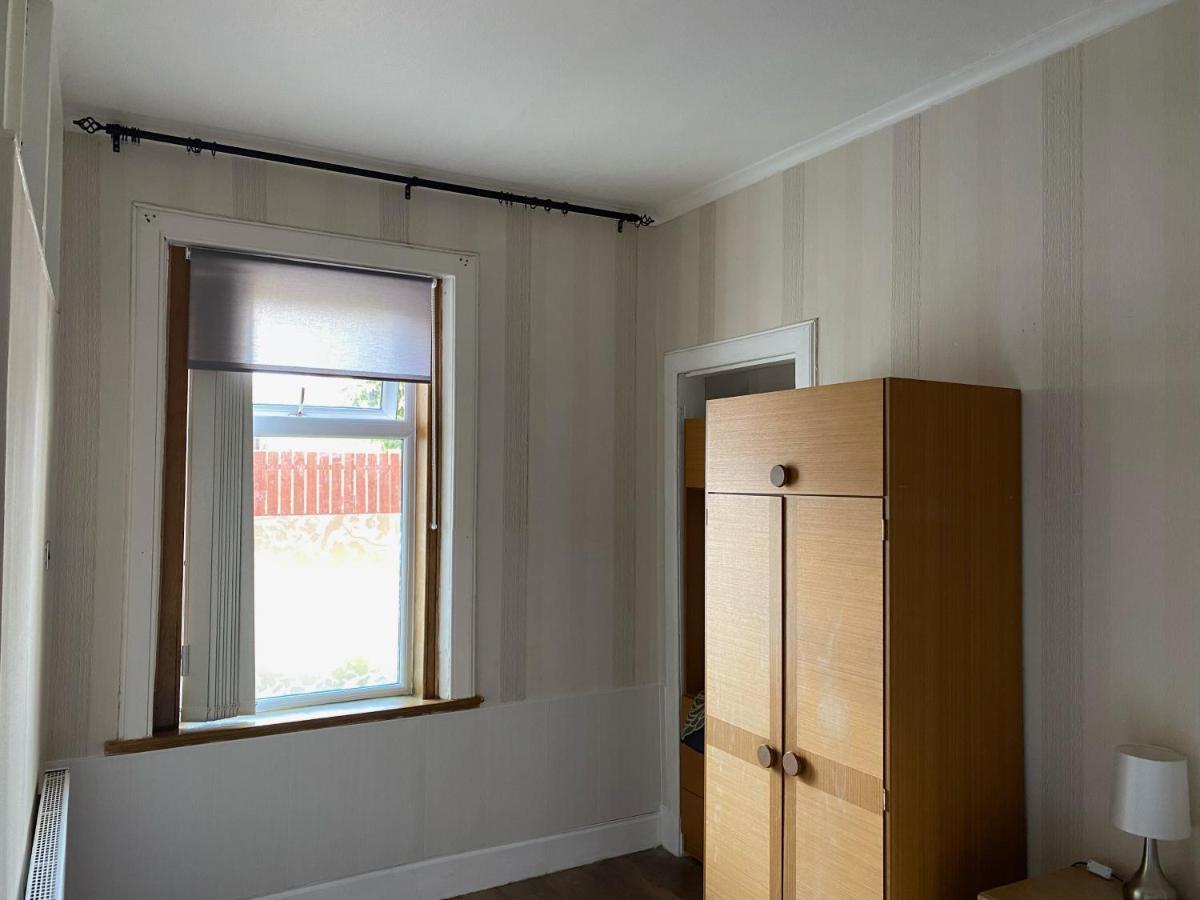 1 Bed In The Outskirts Of Edinburgh, Free Wifi & Street Parking, Self-Catering Apartamento Broxburn Exterior foto